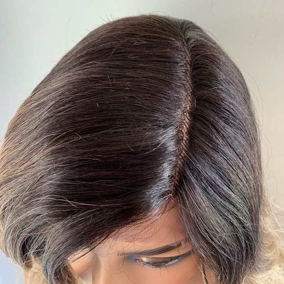 Gorgeous 22” Ombré Ash Blonde Mix Premium Synthetic Fiber Lace Front Wig - Picture 3 of 10